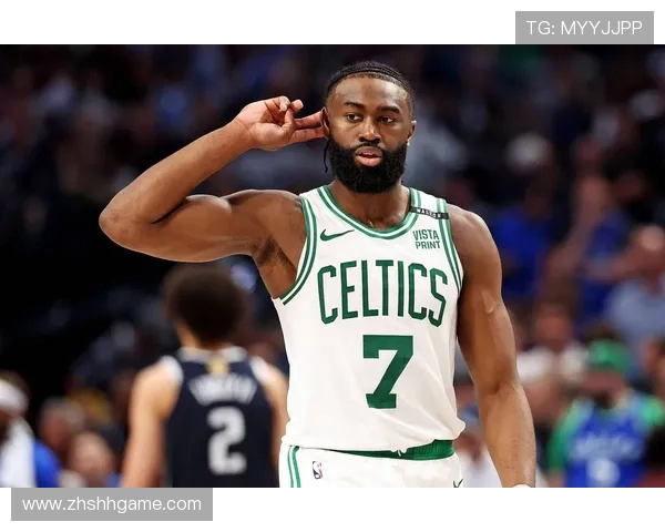 杰伦布朗狂砍42分展现超强火力次节独得18分助球队逆转局势